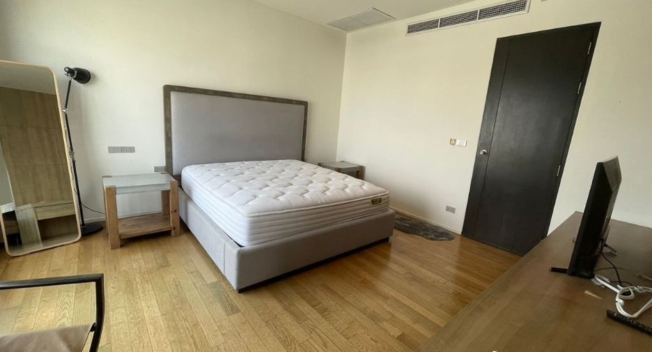 For rent 3 bedrooms condo in Khlong Toei, Bangkok