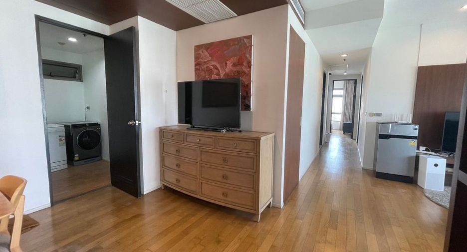 For rent 3 bedrooms condo in Khlong Toei, Bangkok