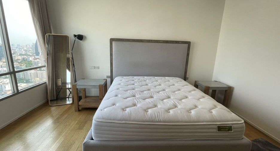 For rent 3 bedrooms condo in Khlong Toei, Bangkok