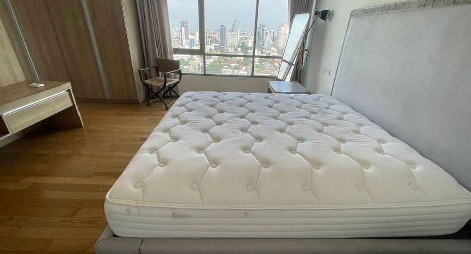 For rent 3 bedrooms condo in Khlong Toei, Bangkok