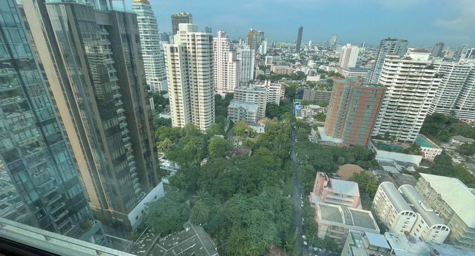 For rent 3 bedrooms condo in Khlong Toei, Bangkok