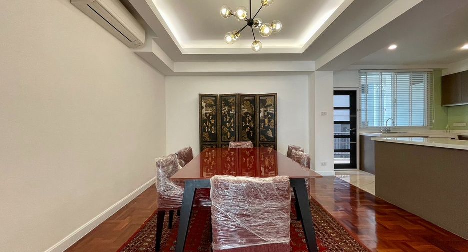 Condo en alquiler de 3 habitaciones en Khlong Toei, Bangkok