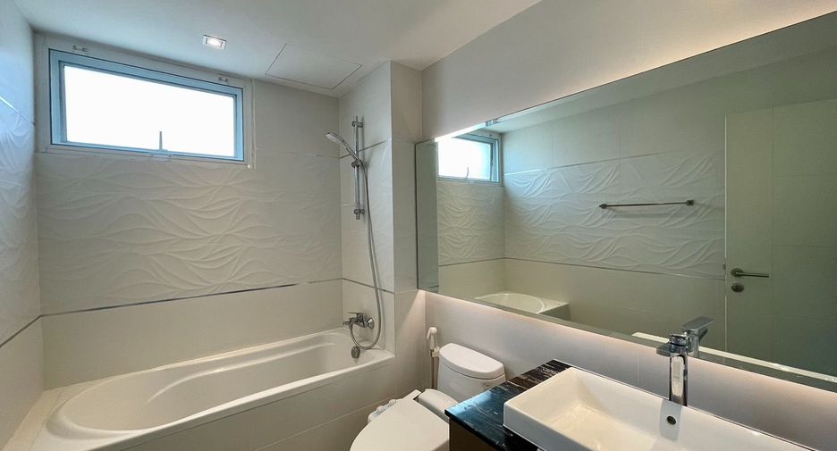 Condo en alquiler de 3 habitaciones en Khlong Toei, Bangkok
