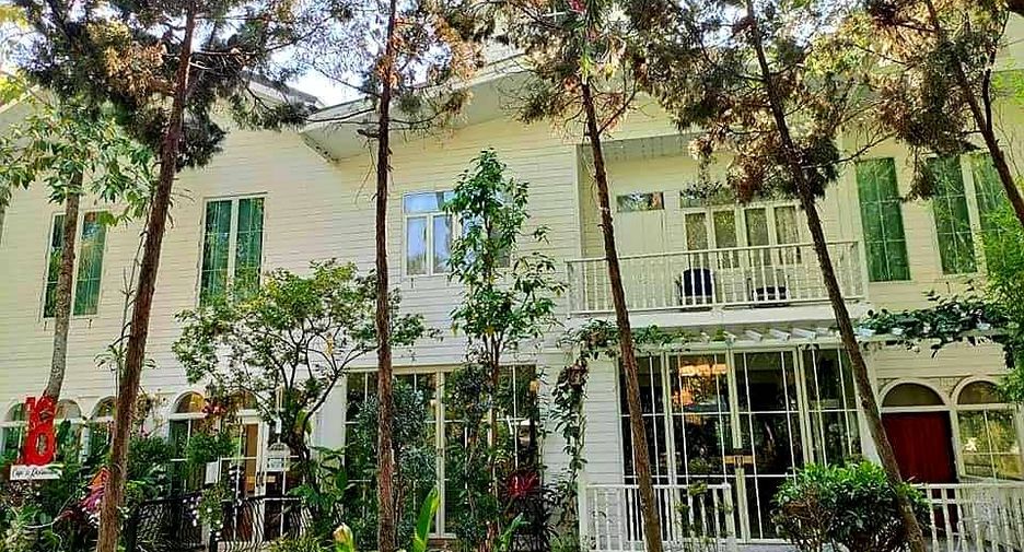 Gewerbefläche zum Kauf mit 8 Zimmer in Mueang Chiang Mai, Chiang Mai