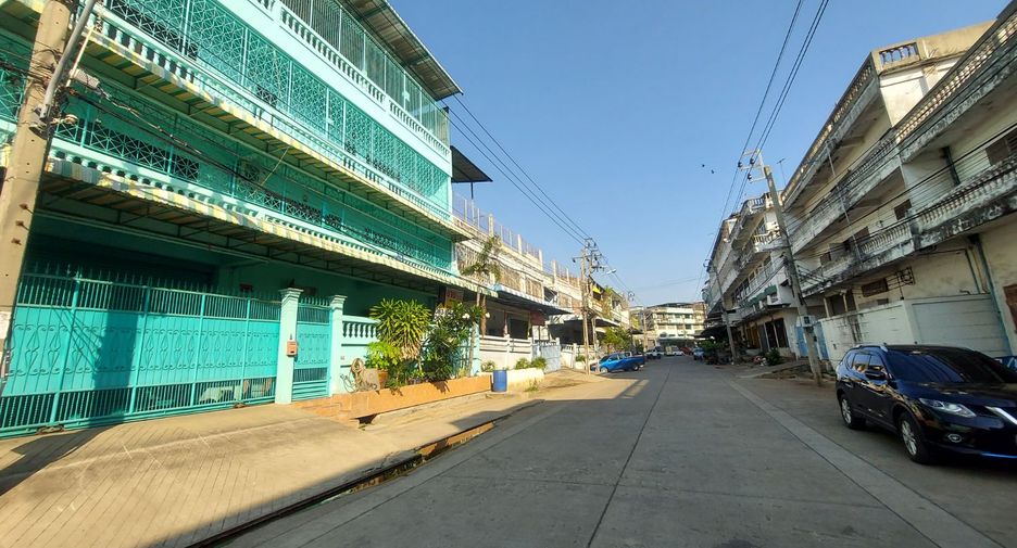 For rent そして for sale retail Space in Bang Khun Thian, Bangkok