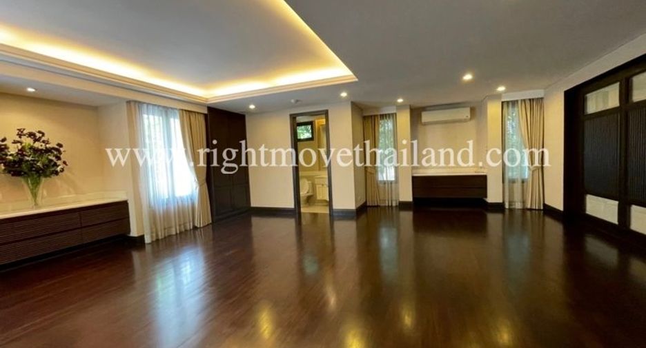For rent 4 Beds house in Khlong Toei, Bangkok