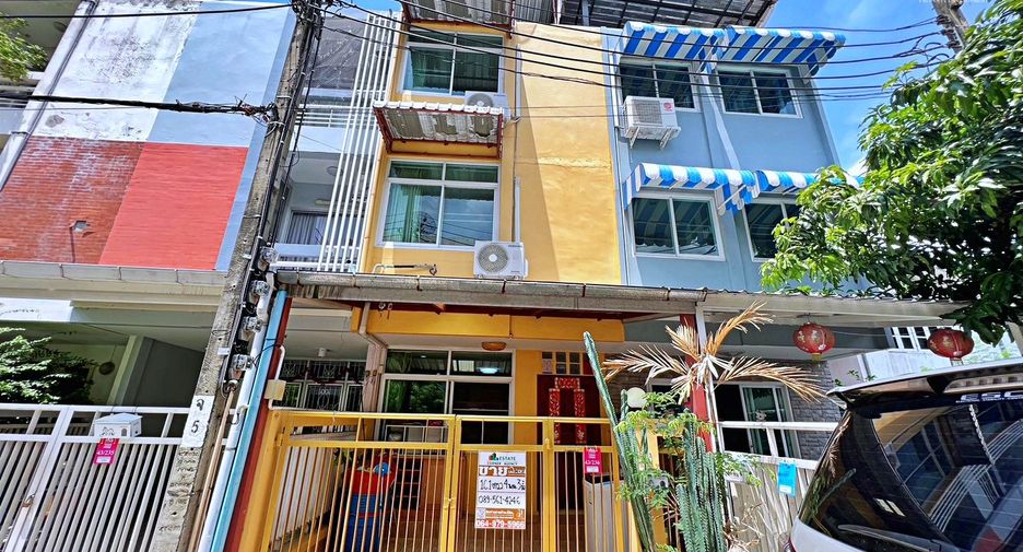 For sale 3 Beds townhouse in Wang Thonglang, Bangkok