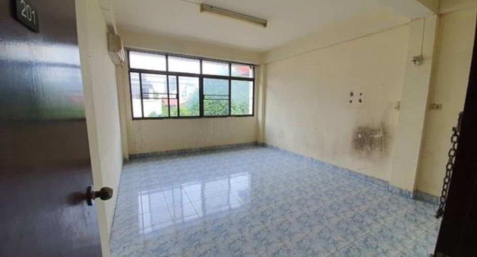 For rent 8 ベッドルーム townhouse in Sathon, Bangkok