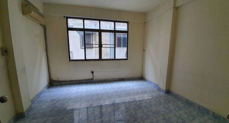 For rent 8 ベッドルーム townhouse in Sathon, Bangkok