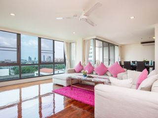 For rent 4 bedrooms condo in Sathon, Bangkok