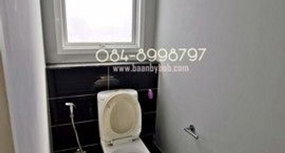 For rent 2 bedrooms townhouse in Bang Khae, Bangkok