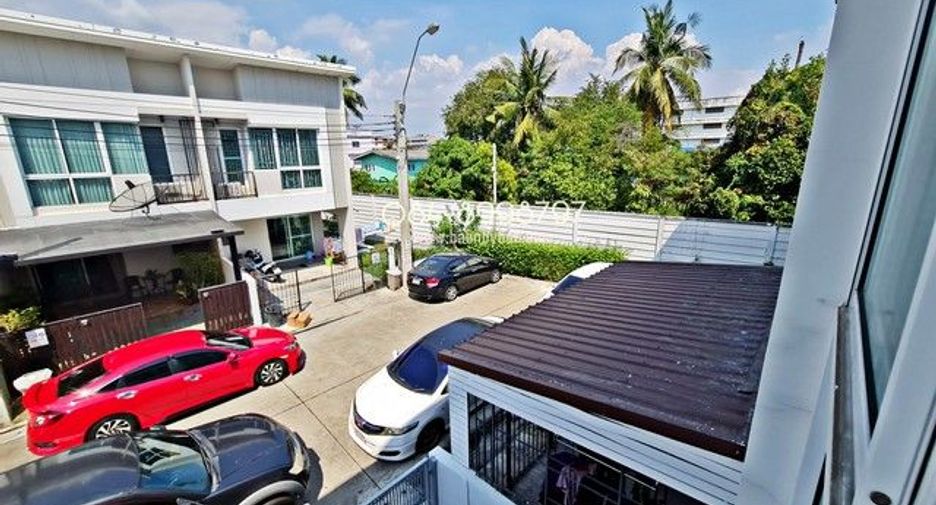 For rent 2 bedrooms townhouse in Bang Khae, Bangkok