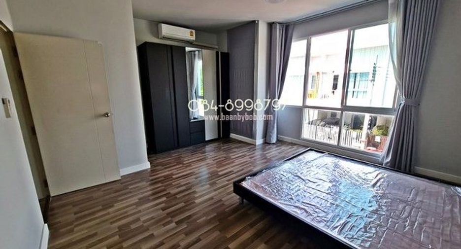 For rent 2 bedrooms townhouse in Bang Khae, Bangkok