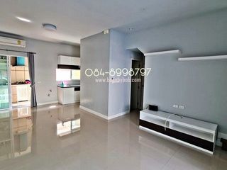 For rent 2 bedrooms townhouse in Bang Khae, Bangkok