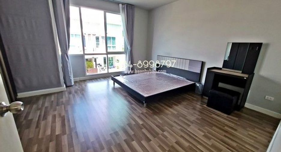 For rent 2 bedrooms townhouse in Bang Khae, Bangkok