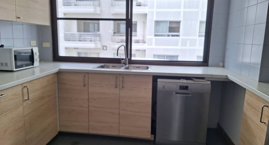 Wohnung zur Miete mit 3 Zimmer in Khlong Toei, Bangkok