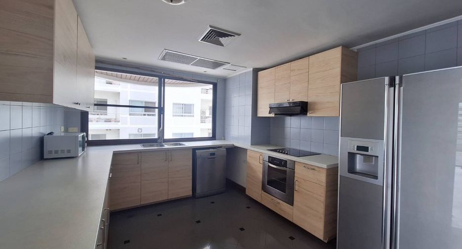 Wohnung zur Miete mit 3 Zimmer in Khlong Toei, Bangkok