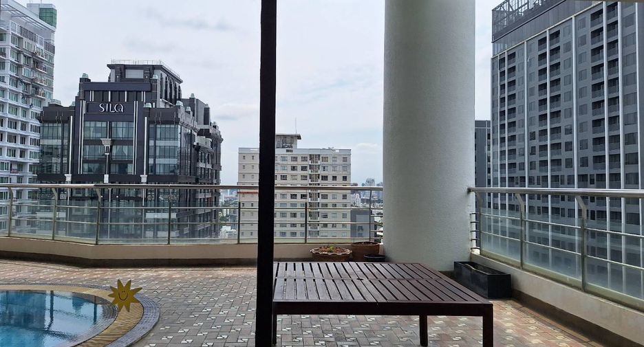 Wohnung zur Miete mit 3 Zimmer in Khlong Toei, Bangkok