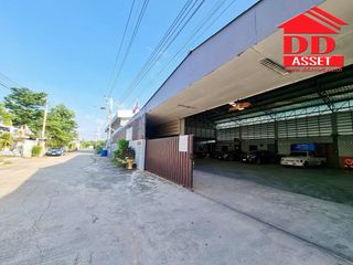 For sale 8 bed warehouse in Lat Lum Kaeo, Pathum Thani