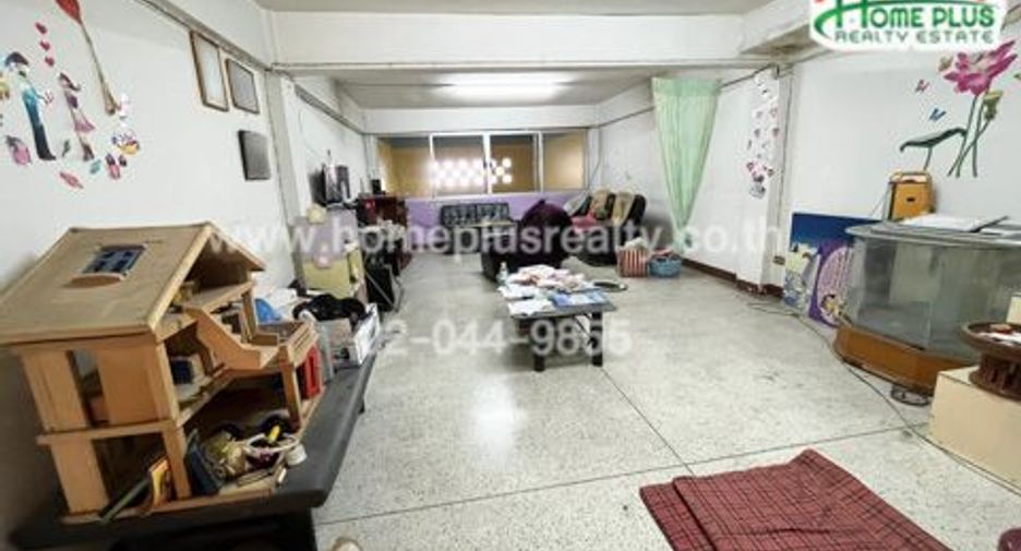 For sale 4 bedrooms retail Space in Min Buri, Bangkok