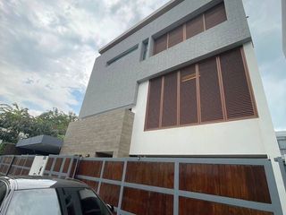 Продажа 4 спальни дом в Хуаи Кхщанг, Бангкок
