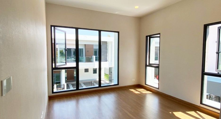 For sale 4 bedrooms house in Prawet, Bangkok