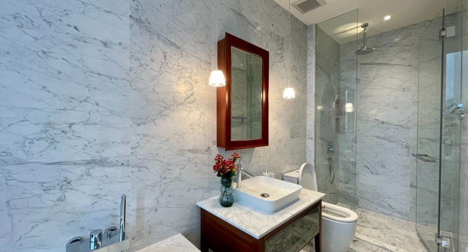 For rent 2 bedrooms condo in Watthana, Bangkok