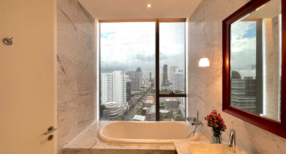 For rent 2 bedrooms condo in Watthana, Bangkok