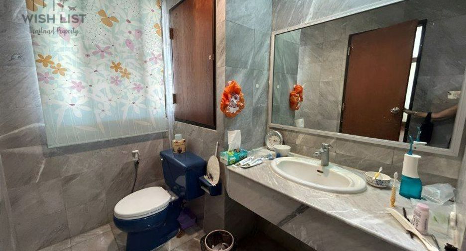 For sale 3 bedrooms condo in Watthana, Bangkok