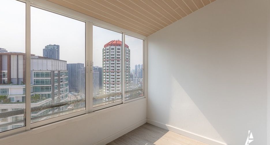 For rent and for sale 6 bedrooms condo in Watthana, Bangkok