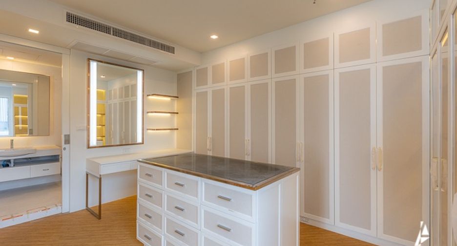 For rent and for sale 6 bedrooms condo in Watthana, Bangkok