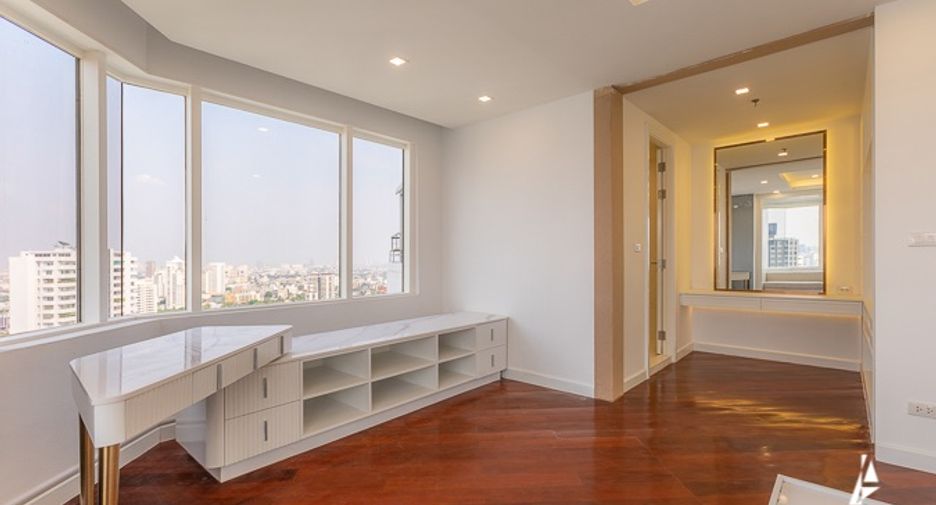 For rent and for sale 6 bedrooms condo in Watthana, Bangkok