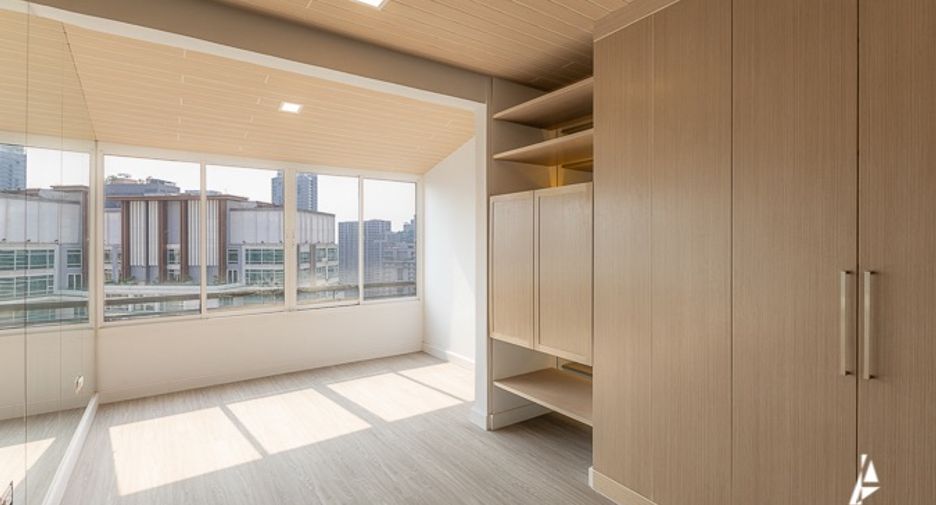 For rent and for sale 6 bedrooms condo in Watthana, Bangkok