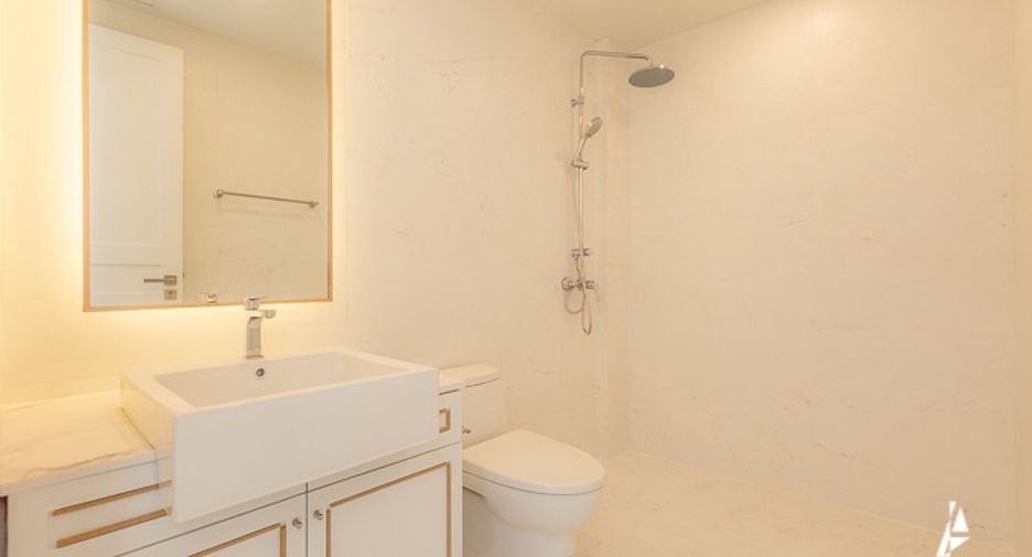 For rent and for sale 6 bedrooms condo in Watthana, Bangkok