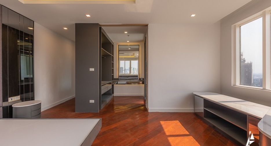 For rent and for sale 6 bedrooms condo in Watthana, Bangkok