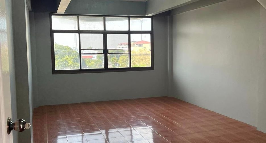 For rent そして for sale 4 Beds townhouse in Mueang Pathum Thani, Pathum Thani