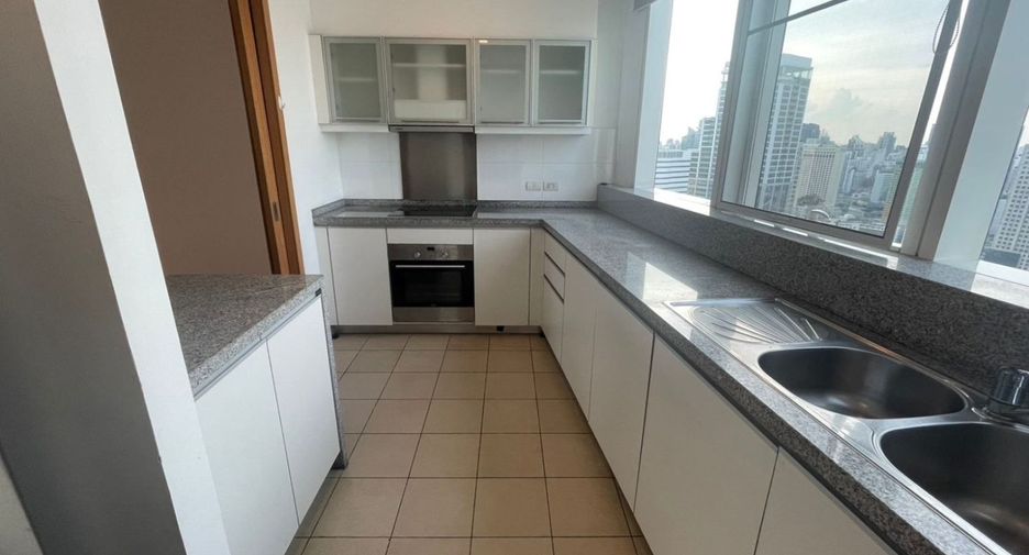 For sale 3 bedrooms condo in Khlong Toei, Bangkok