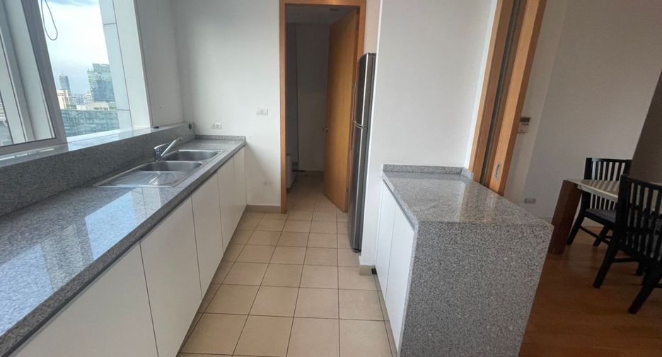 For sale 3 bedrooms condo in Khlong Toei, Bangkok