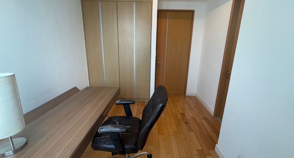 For sale 3 bedrooms condo in Khlong Toei, Bangkok