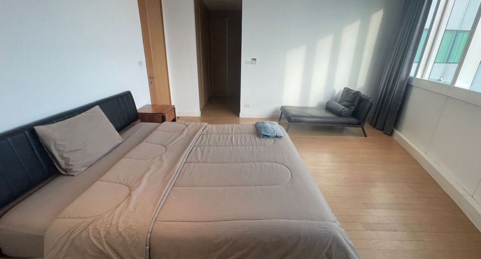 For sale 3 bedrooms condo in Khlong Toei, Bangkok