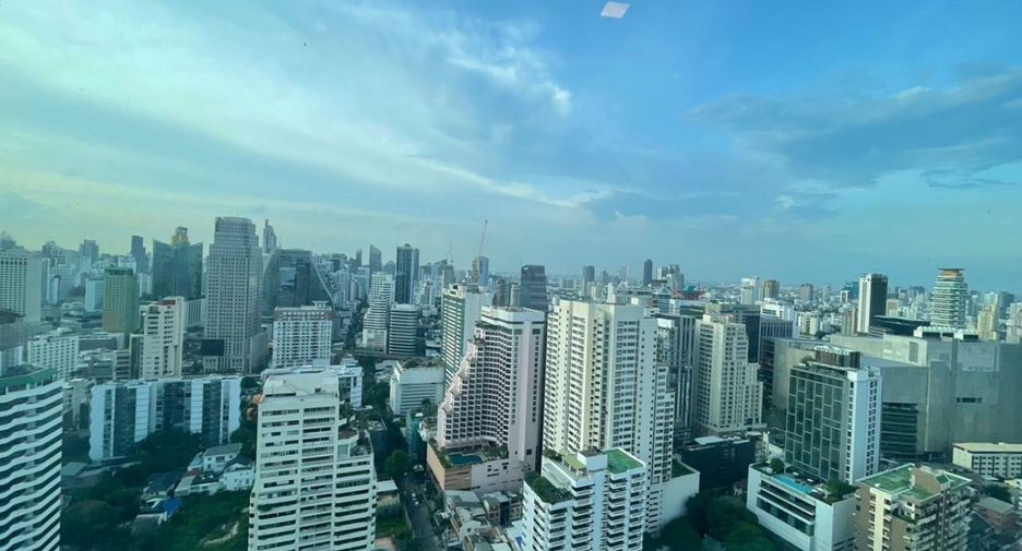 For sale 3 bedrooms condo in Khlong Toei, Bangkok