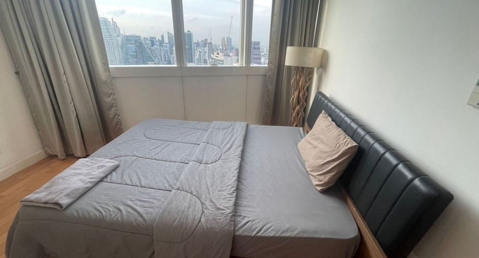 For sale 3 bedrooms condo in Khlong Toei, Bangkok
