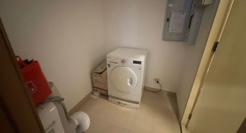 For sale 3 bedrooms condo in Khlong Toei, Bangkok