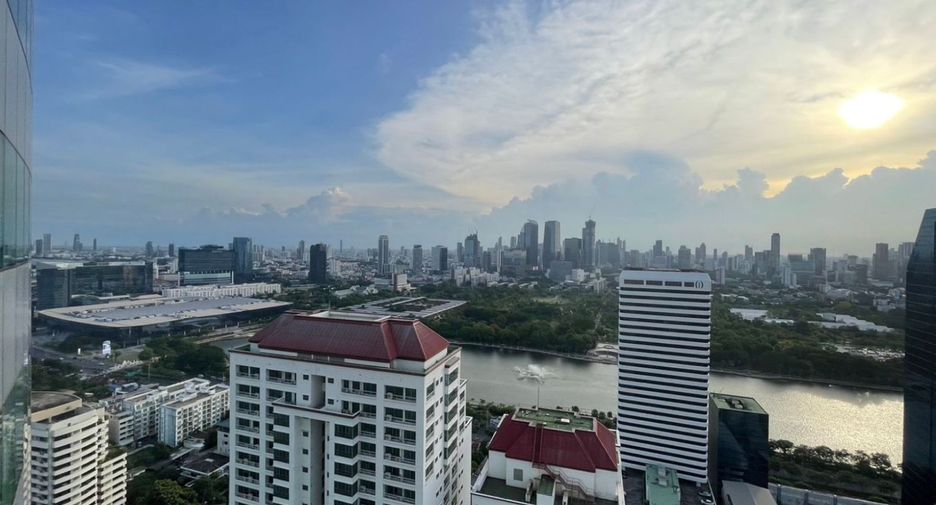 For sale 3 bedrooms condo in Khlong Toei, Bangkok
