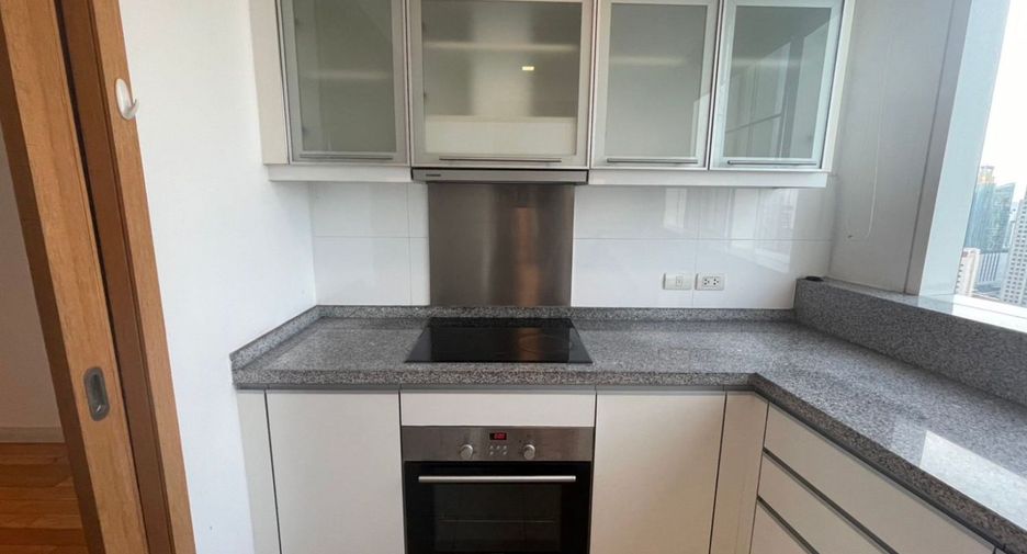 For sale 3 bedrooms condo in Khlong Toei, Bangkok