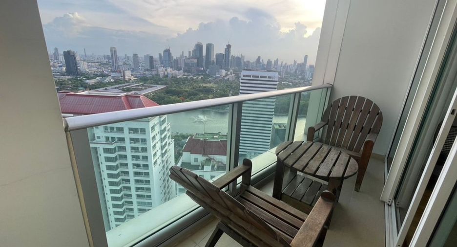 For sale 3 bedrooms condo in Khlong Toei, Bangkok