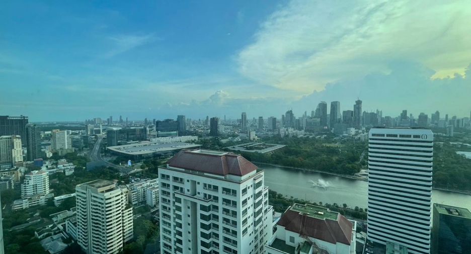 For sale 3 bedrooms condo in Khlong Toei, Bangkok