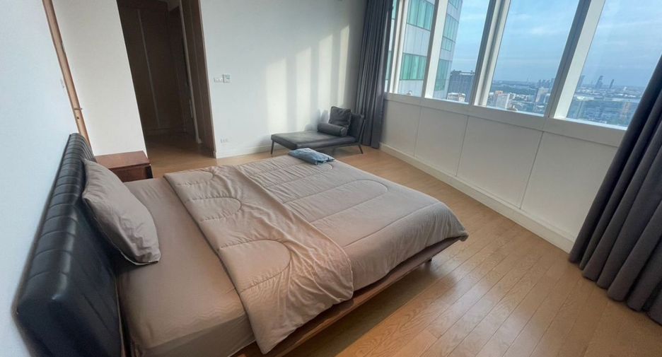 For sale 3 bedrooms condo in Khlong Toei, Bangkok