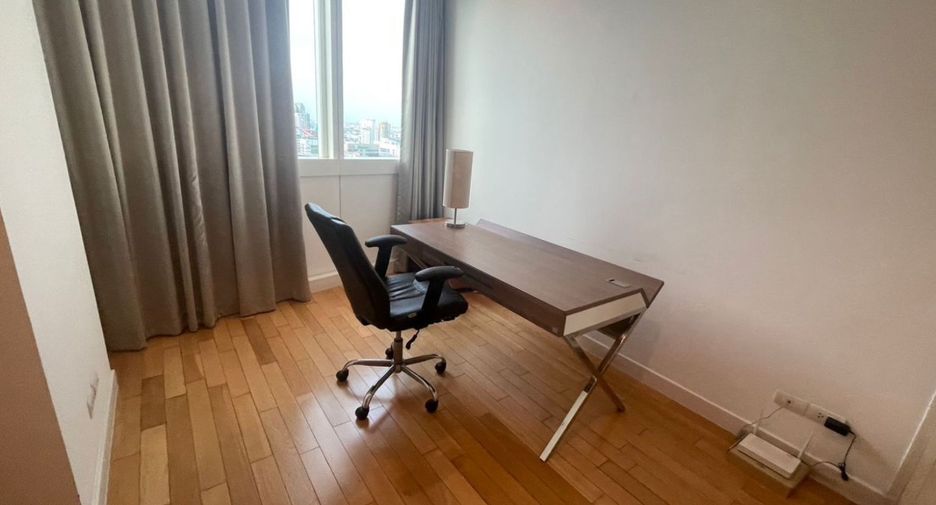 For sale 3 bedrooms condo in Khlong Toei, Bangkok