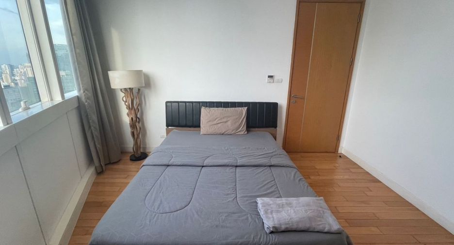 For sale 3 bedrooms condo in Khlong Toei, Bangkok